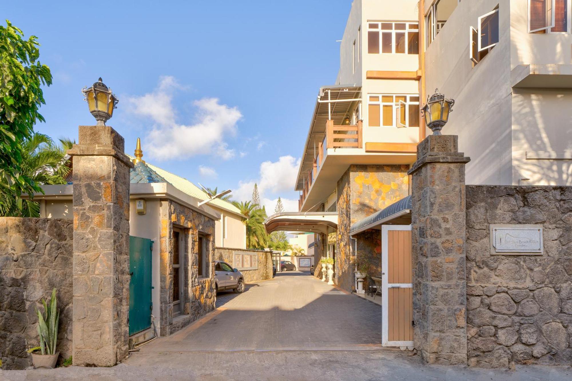 Pereybere Apartment With Breakfast And Private Balcony Pereybere Beach Exterior photo